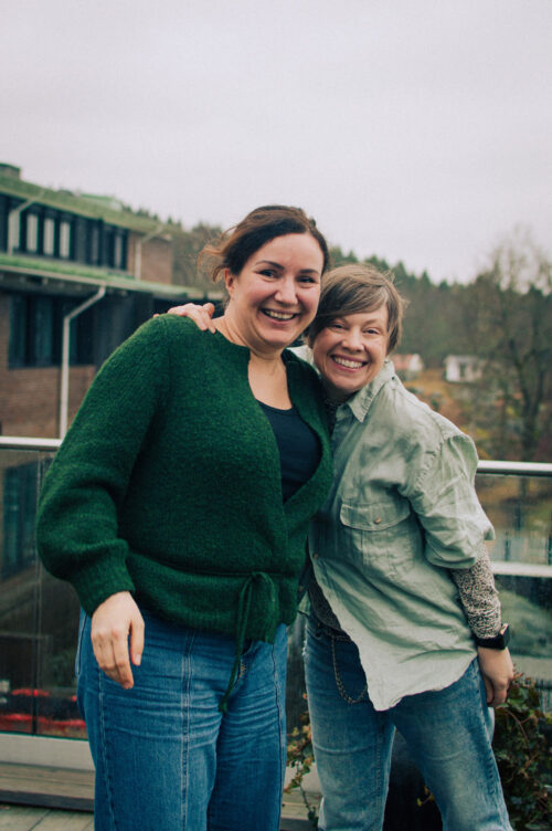 Glada medarbetare på konferens